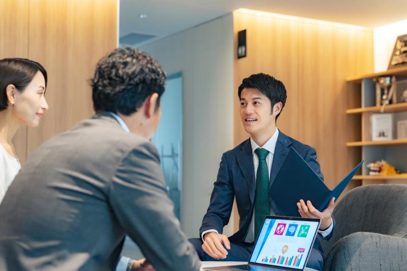 メガバンクからコンサルへ転職するには?成功のポイントとエージェントの活用法
