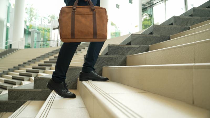 「Up or out」とは？コンサルティング業界の文化的な背景と「転職」という新たな選択肢